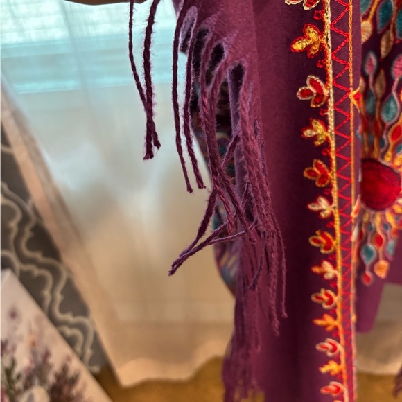 Colorful Embroidered wrap - Picture 9 of 10